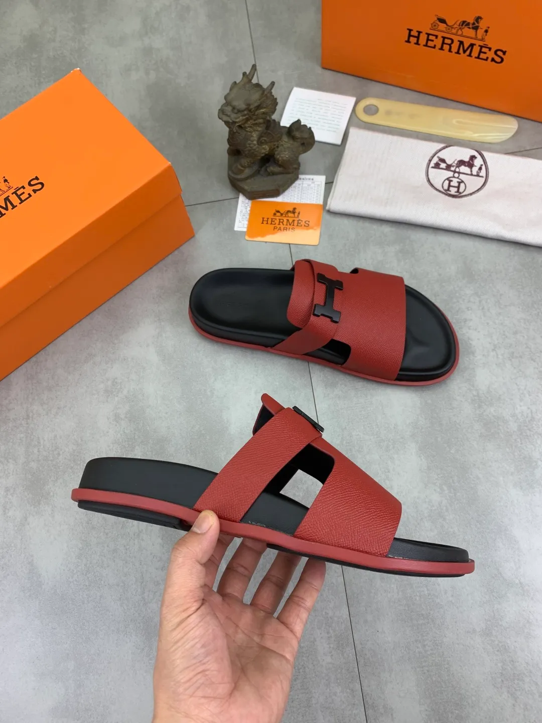 Men's shoes 💰P440 New [HERMES] high-end quality new Hermès slippers, made of imported cross-grain calfskin, wear-resistant and non-slip rubber outsole. Fashionable and elegant code number: 39-44 (38 45 46 customized)